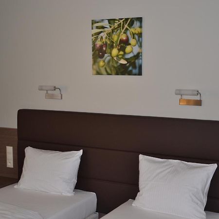 Hotel Pod Debem ทาร์นูฟ ภายนอก รูปภาพ