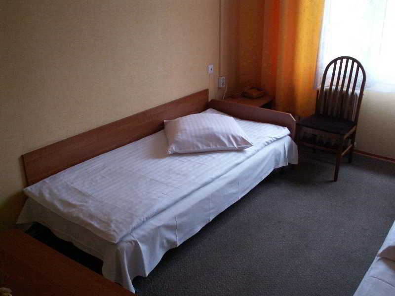 Hotel Pod Debem ทาร์นูฟ ภายนอก รูปภาพ