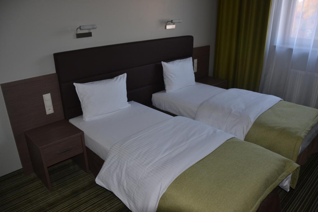 Hotel Pod Debem ทาร์นูฟ ภายนอก รูปภาพ