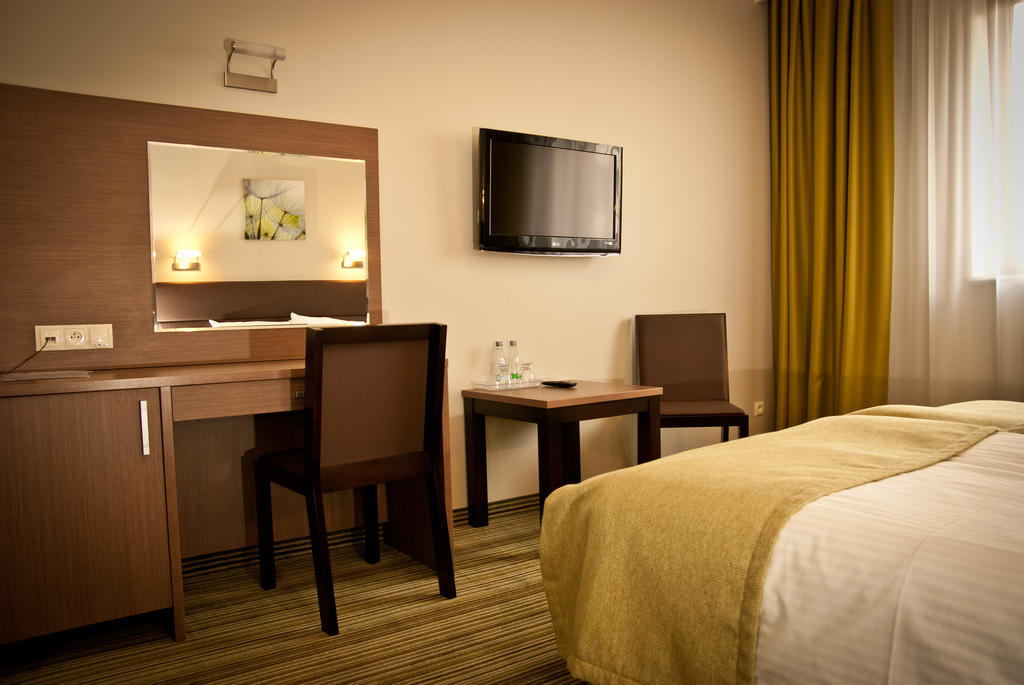 Hotel Pod Debem ทาร์นูฟ ภายนอก รูปภาพ