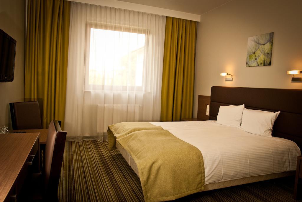 Hotel Pod Debem ทาร์นูฟ ภายนอก รูปภาพ