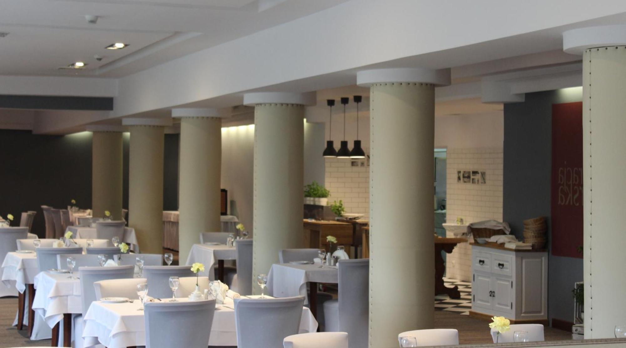 Hotel Pod Debem ทาร์นูฟ ภายนอก รูปภาพ