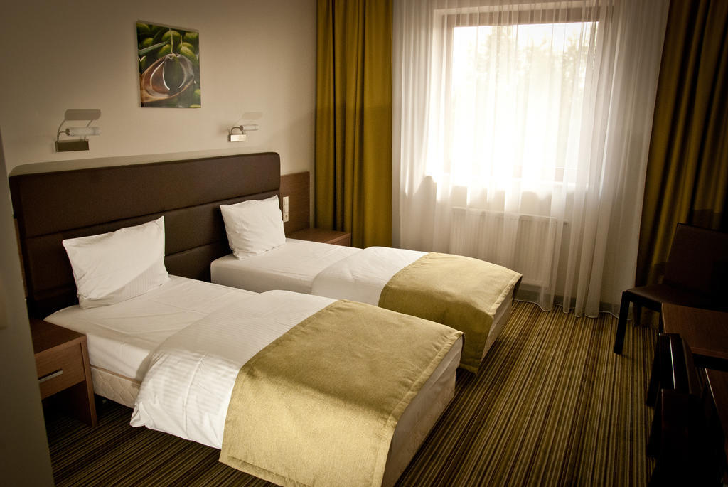 Hotel Pod Debem ทาร์นูฟ ภายนอก รูปภาพ