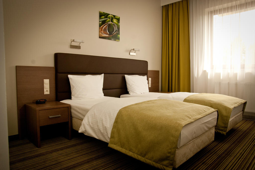 Hotel Pod Debem ทาร์นูฟ ภายนอก รูปภาพ